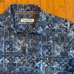 Tommy Bahama 100% Silk Blue and White Patterned Men's Shirt